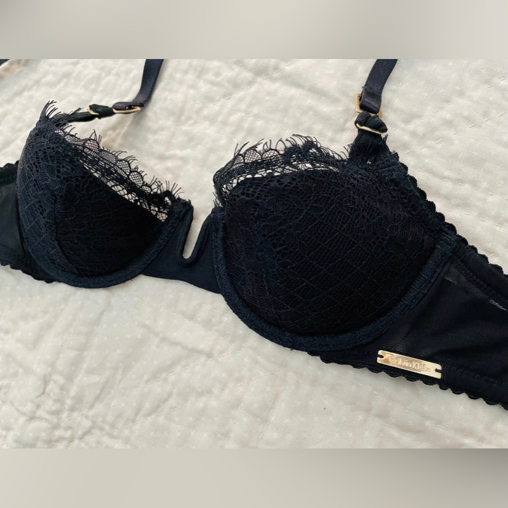 Calvin Klein black lace lingerie bra 32a